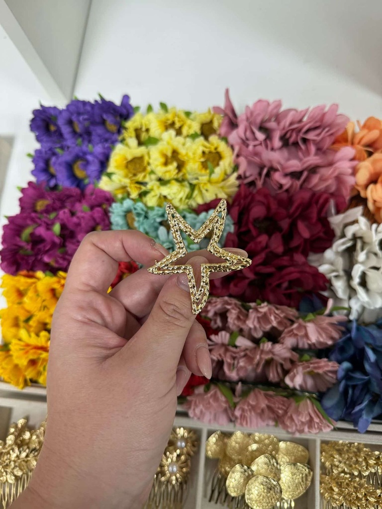 [07-ESTRELLA-SILUETA] Broche estrella