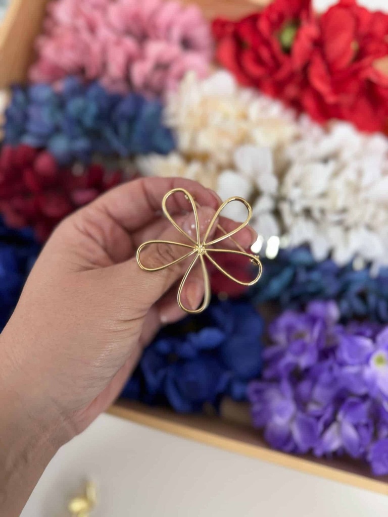 [07-FLOR-SILUETA] Broche flor silueta